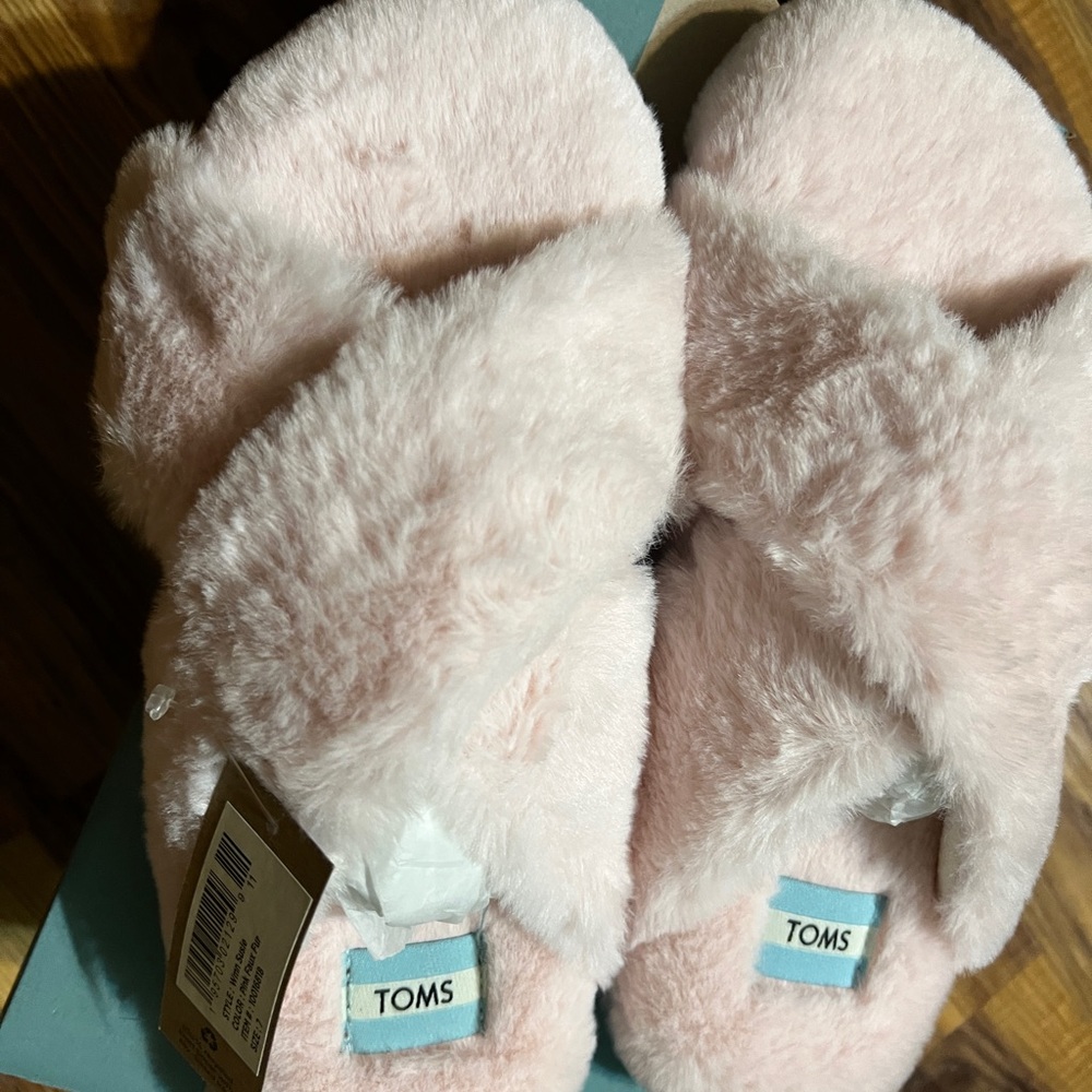 Toms New Size 7 Susie Slippers - pink Barbie